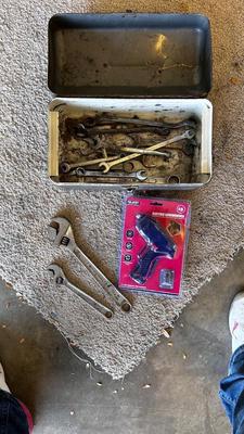 VTG STEEL TOOL BOX, A VARIETY OF END WRENCHES NEW ELECTRIC SCREWDRIVER