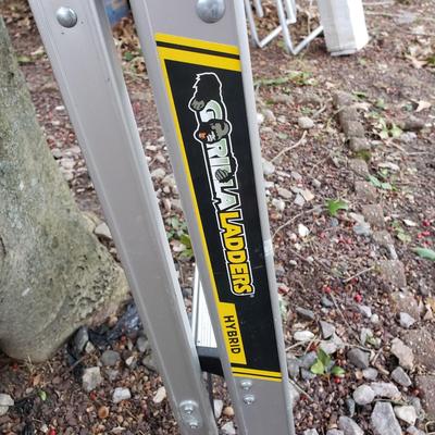 LOT 268: Gorilla Hybrid 4 Ft Ladder