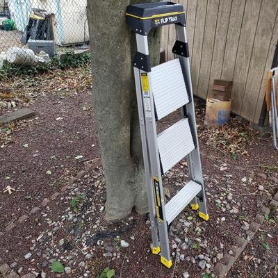 LOT 268: Gorilla Hybrid 4 Ft Ladder