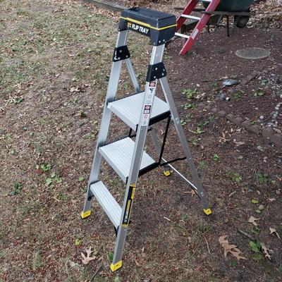 LOT 268: Gorilla Hybrid 4 Ft Ladder