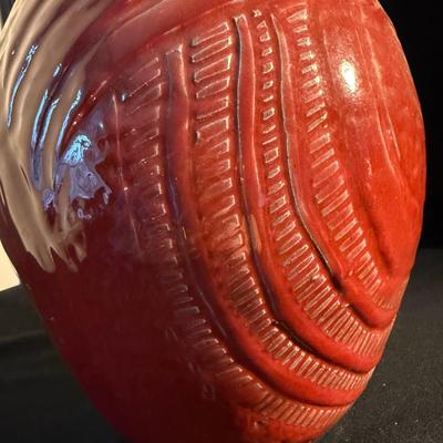 Detailed Vase by Mangum (LR-BM)