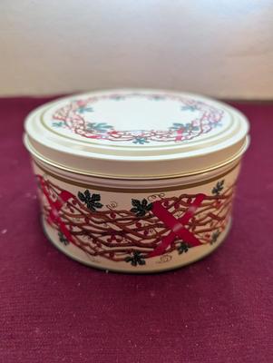 Large lot of vintage Christmas decorations.