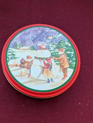 Large lot of vintage Christmas decorations.