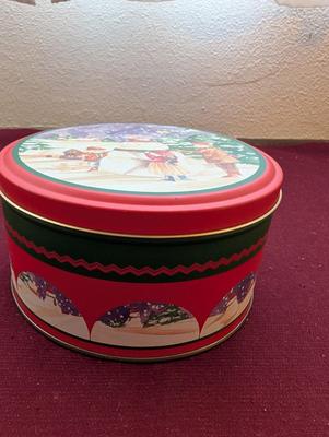 Large lot of vintage Christmas decorations.