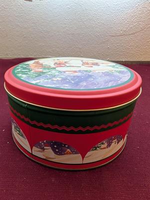 Large lot of vintage Christmas decorations.