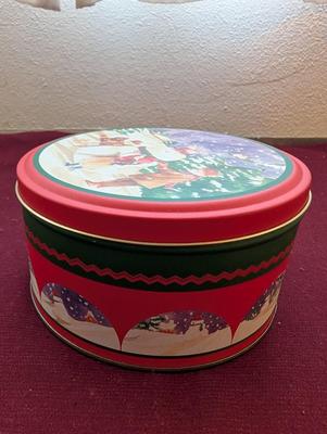 Large lot of vintage Christmas decorations.