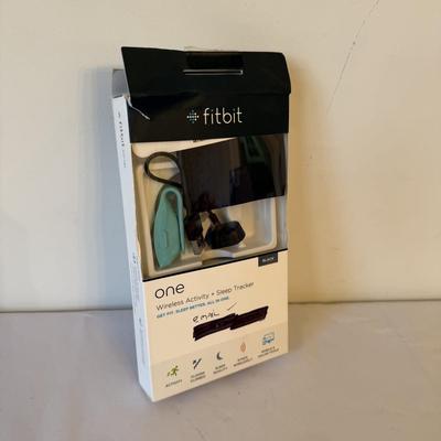 Fitbit One with Accessories (K-HS)