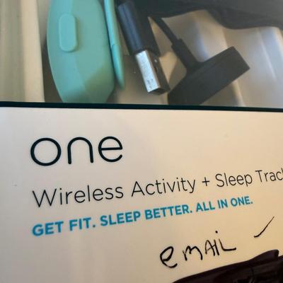 Fitbit One with Accessories (K-HS)