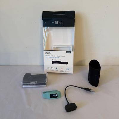 Fitbit One with Accessories (K-HS)