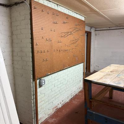 Workbench with Wilton Vise & Pegboard (BS2-HS)