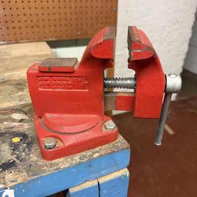 Workbench with Wilton Vise & Pegboard (BS2-HS)