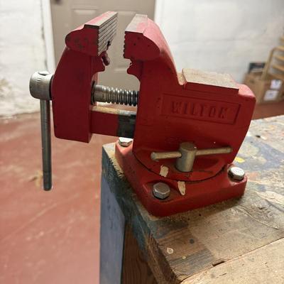 Workbench with Wilton Vise & Pegboard (BS2-HS)