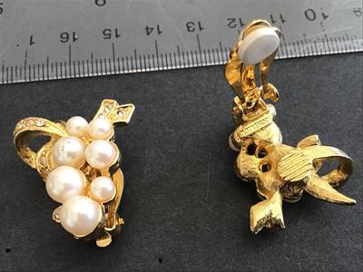 Vintage Earrings Marked clip on