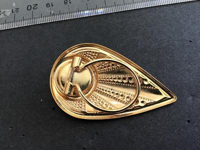 Faux stone scarf clip