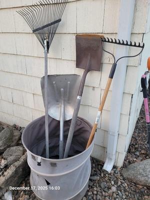 Sale Photo Thumbnail #30: In a collapsible tote