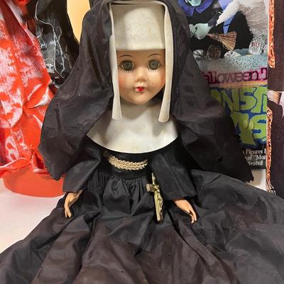 LOT 41: Spooky Collection - Monster Mash Animated Toy and More