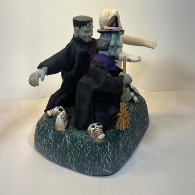 LOT 41: Spooky Collection - Monster Mash Animated Toy and More
