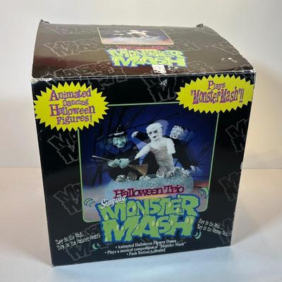 LOT 41: Spooky Collection - Monster Mash Animated Toy and More