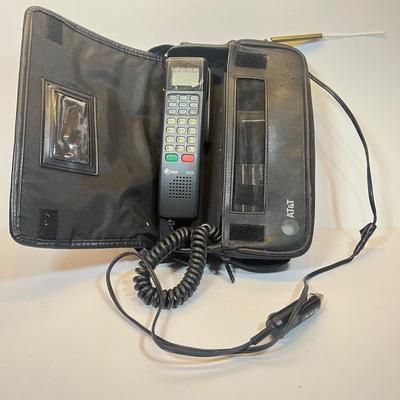 LOT 44: Vintage Mobile Phone - AT&T 3035