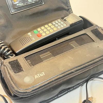 LOT 44: Vintage Mobile Phone - AT&T 3035