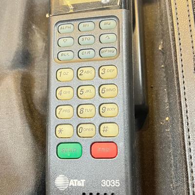 LOT 44: Vintage Mobile Phone - AT&T 3035
