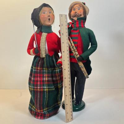 LOT 49: Byers Choice Carolers and Lantern