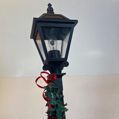LOT 49: Byers Choice Carolers and Lantern