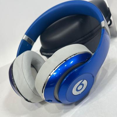 LOT 52A: Wireless Headphones - New in Package Status Between Earbuds and Beats Studio in Travel Case