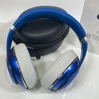 LOT 52A: Wireless Headphones - New in Package Status Between Earbuds and Beats Studio in Travel Case