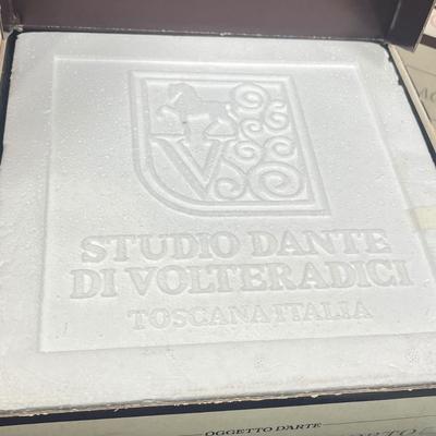 LOT 57: Studio Dante di Volteradici Plates