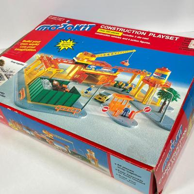 LOT 63: Vintage Majorette Majokit Construction Playsets