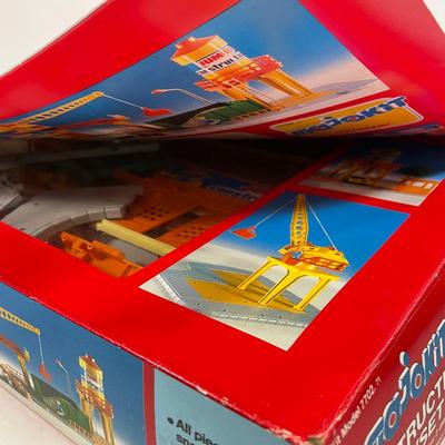 LOT 63: Vintage Majorette Majokit Construction Playsets