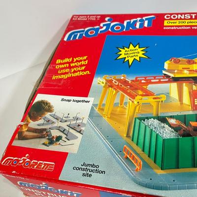 LOT 63: Vintage Majorette Majokit Construction Playsets