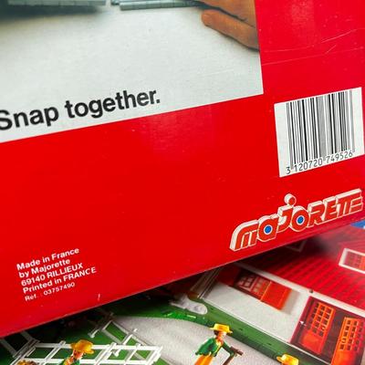 LOT 63: Vintage Majorette Majokit Construction Playsets