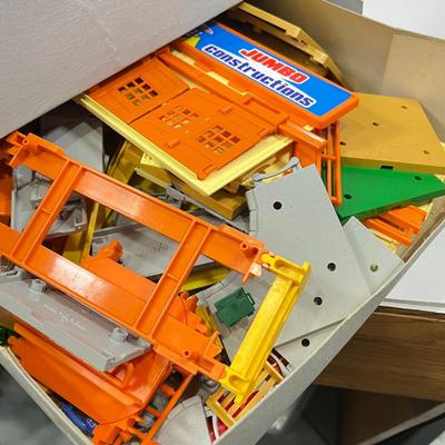 LOT 63: Vintage Majorette Majokit Construction Playsets