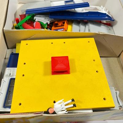 LOT 63: Vintage Majorette Majokit Construction Playsets