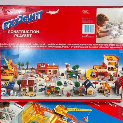 LOT 63: Vintage Majorette Majokit Construction Playsets