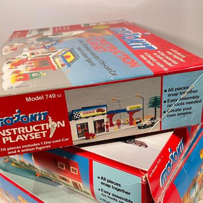 LOT 63: Vintage Majorette Majokit Construction Playsets