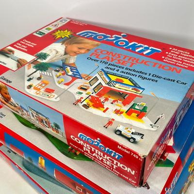 LOT 63: Vintage Majorette Majokit Construction Playsets