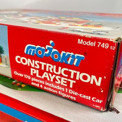 LOT 63: Vintage Majorette Majokit Construction Playsets