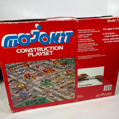 LOT 64: Vintage Majorette Majokit Construction Playsets