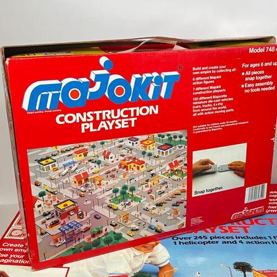 LOT 64: Vintage Majorette Majokit Construction Playsets