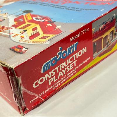 LOT 64: Vintage Majorette Majokit Construction Playsets