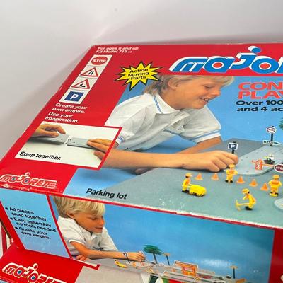 LOT 64: Vintage Majorette Majokit Construction Playsets