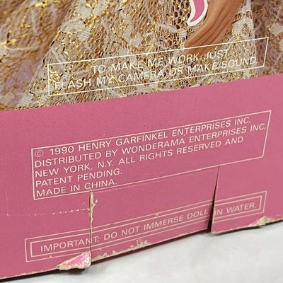 LOT 68: Vintage Posin' Picture Perfect Doll and Mr. Christmas Jukebox Rock