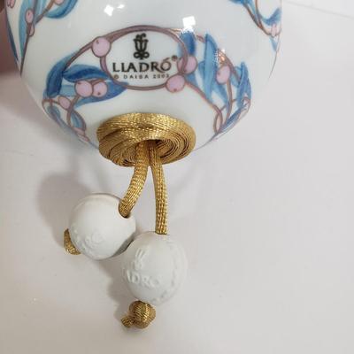LOT 138: Lladro Under the Mistletoe Ball & Traditional Sounds Bell Ornaments