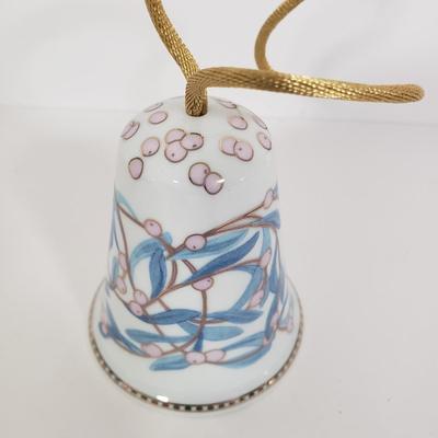 LOT 138: Lladro Under the Mistletoe Ball & Traditional Sounds Bell Ornaments