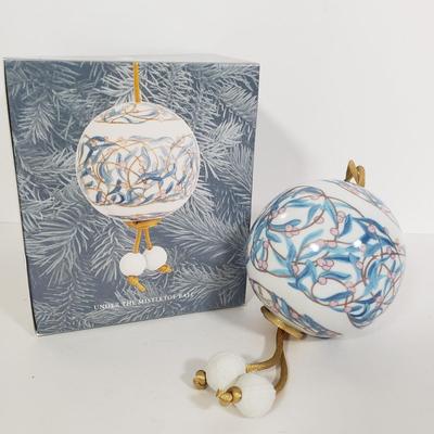 LOT 138: Lladro Under the Mistletoe Ball & Traditional Sounds Bell Ornaments