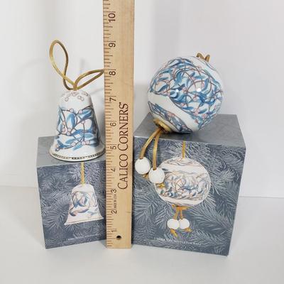 LOT 138: Lladro Under the Mistletoe Ball & Traditional Sounds Bell Ornaments