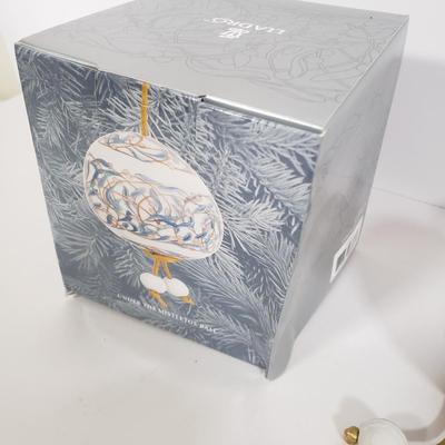 LOT 138: Lladro Under the Mistletoe Ball & Traditional Sounds Bell Ornaments